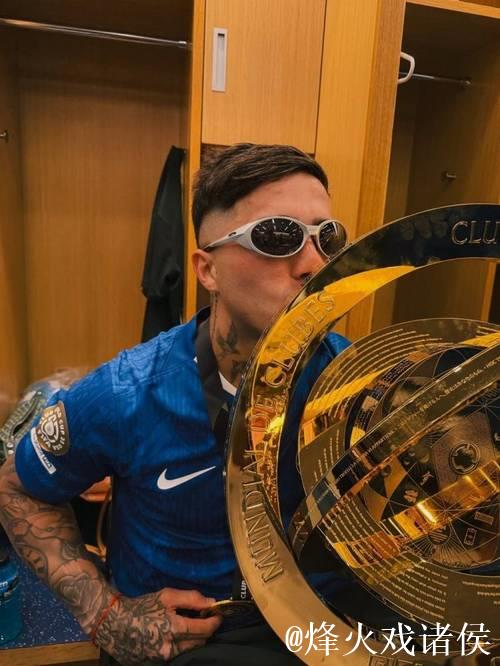 世俱杯夺冠!切尔西中场恩佐更新社媒,晒夺冠庆祝照片 世俱杯夺冠!切尔西中场恩佐更新社媒,晒夺冠庆祝照片